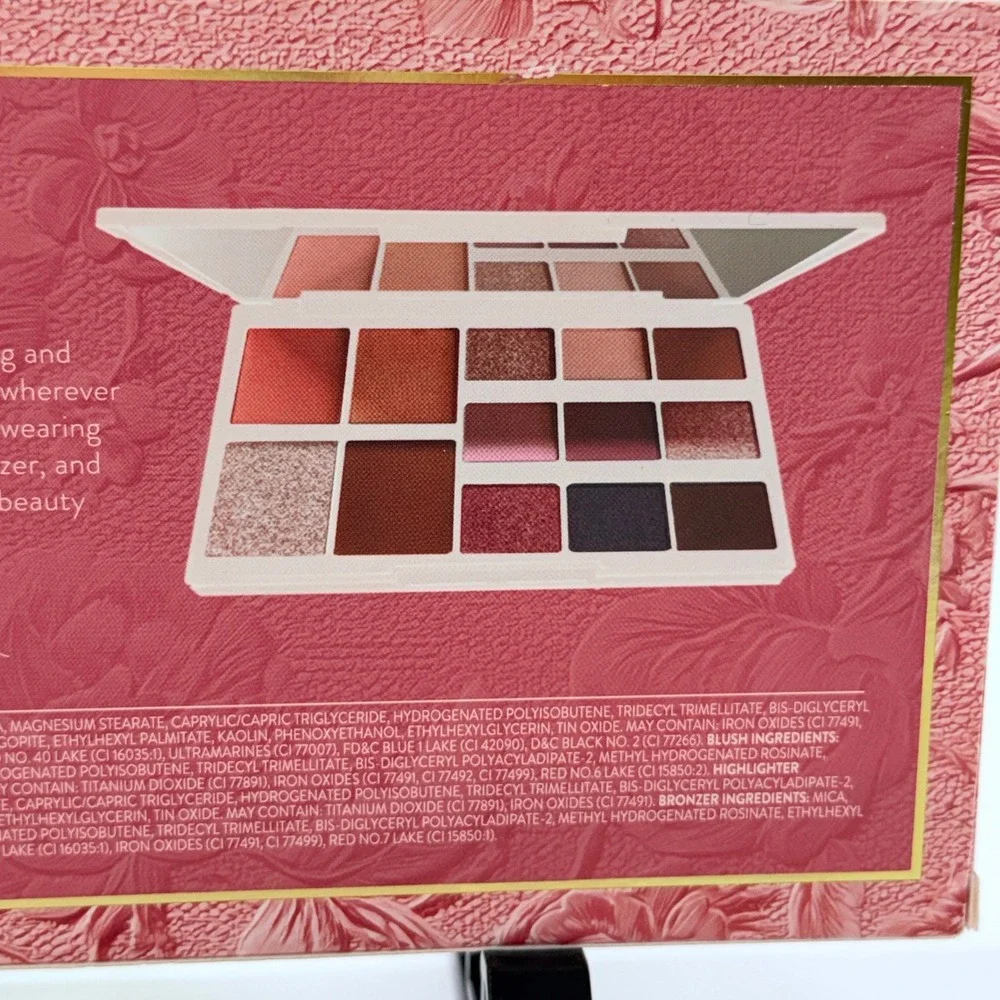 Laura Geller Passport to Pretty Travel Face and Eye Palette NEW 318A9